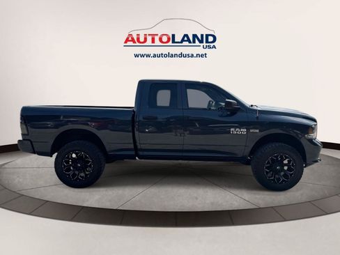Used 2018 RAM 1500 Express w/ Express Value Package AWD/4WD image 3