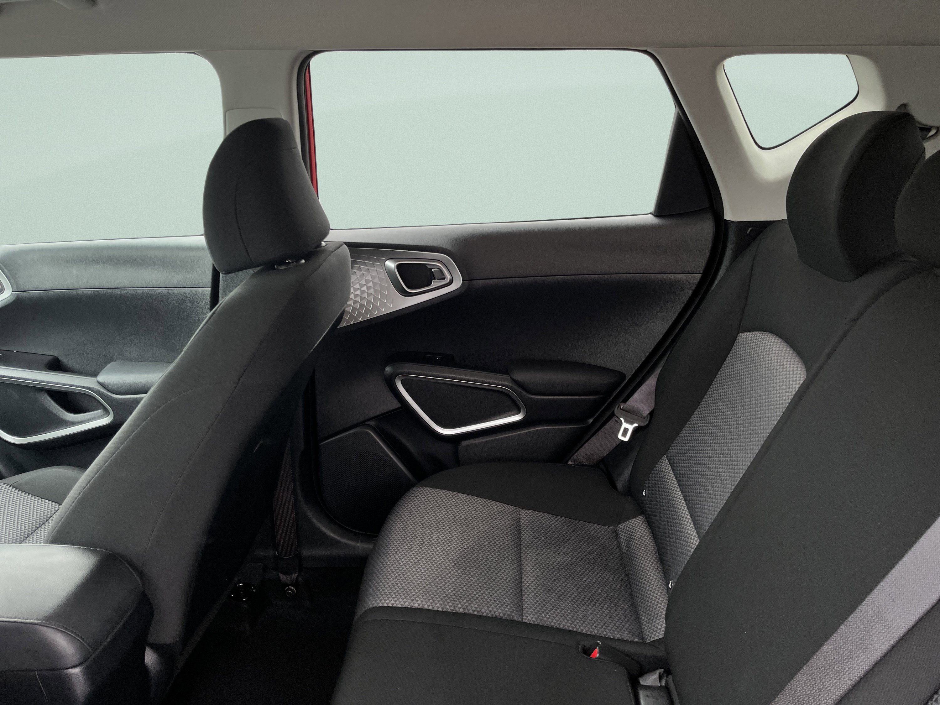 Used 2025 Kia Soul LX FWD image 22