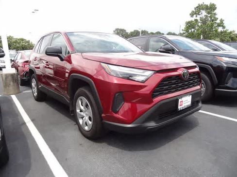 Used 2025 Toyota RAV4 LE AWD/4WD image 3