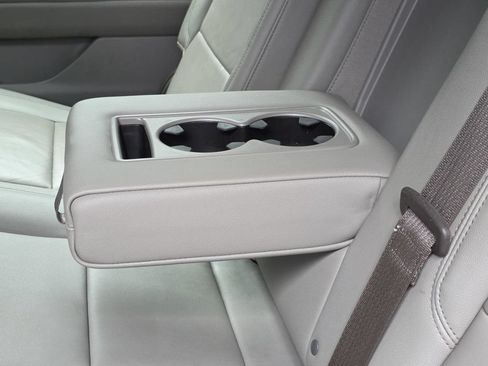 Used 2021 Chevrolet Suburban LT RWD image 9