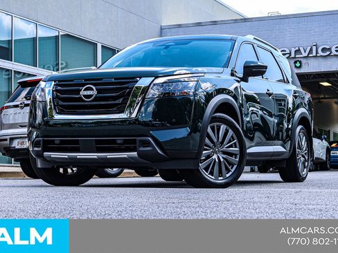 Used 2025 Nissan Pathfinder SL w/ SL Premium Package FWD image 2