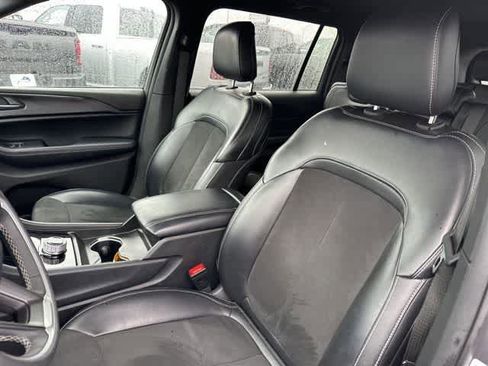 Used 2024 Jeep Grand Cherokee L Altitude image 4