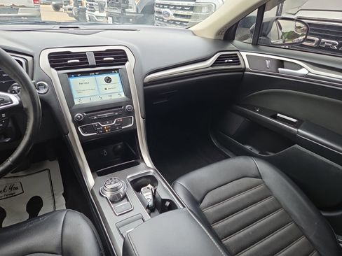Used 2017 Ford Fusion SE w/ Equipment Group 201A FWD image 22
