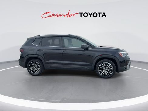 Used 2026 Volkswagen Taos SE FWD image 9