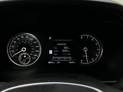 Used 2025 Genesis G70 2.5T image 40