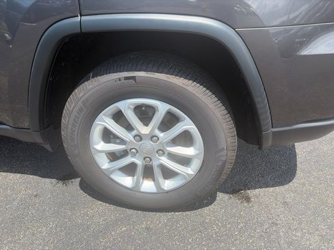 Used 2021 Jeep Grand Cherokee Laredo X RWD image 11