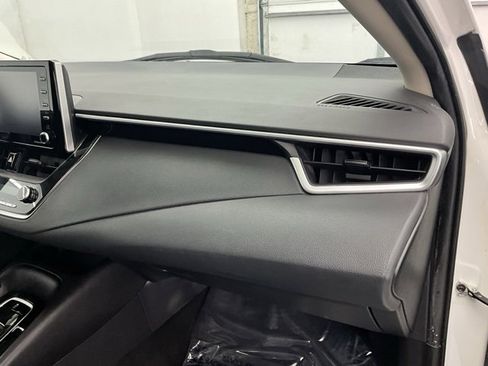 Used 2021 Toyota Corolla LE image 11