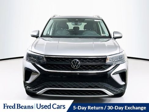 Used 2023 Volkswagen Taos SE w/ Panoramic Sunroof Package AWD/4WD image 2