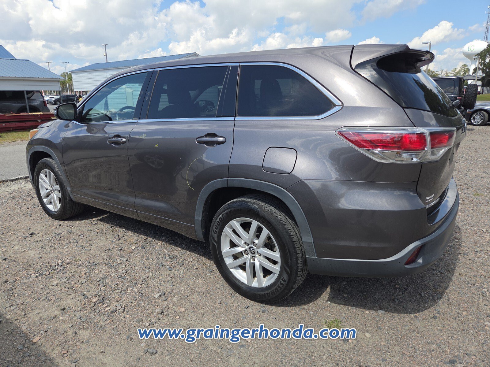 Used 2016 Toyota Highlander LE FWD image 8