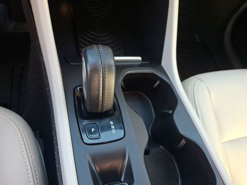 Used 2019 Volvo XC40 T5 Momentum image 15