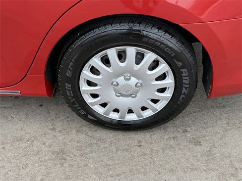 Used 2012 Toyota Camry L image 8