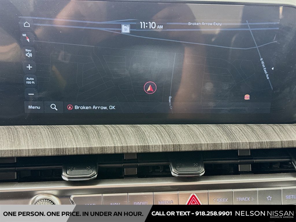 Used 2024 Kia Telluride EX w/ EX Captain's Chair Package FWD image 13