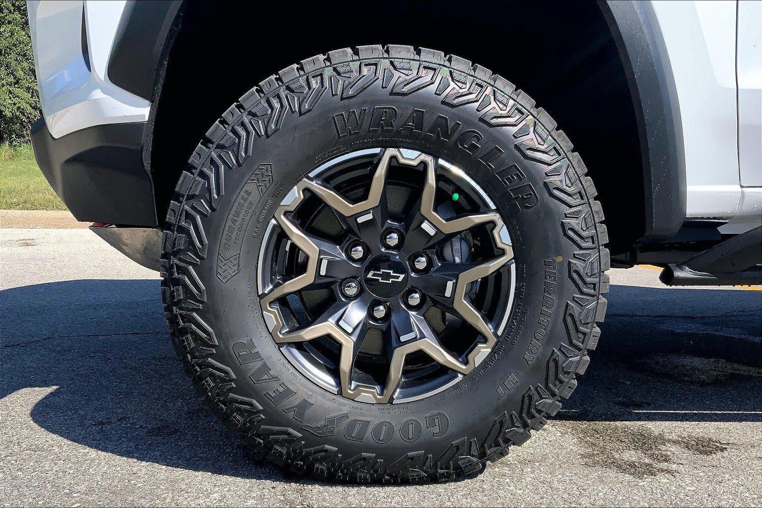 New 2026 Chevrolet Colorado ZR2 w/ Technology Package AWD/4WD image 11