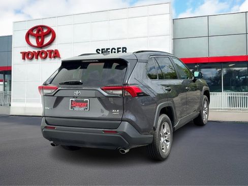 Used 2025 Toyota RAV4 XLE image 3