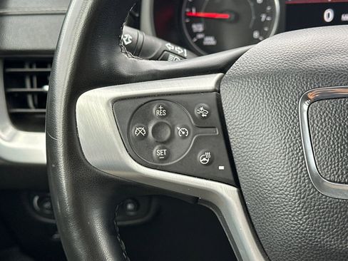 Used 2024 GMC Terrain SLT image 31
