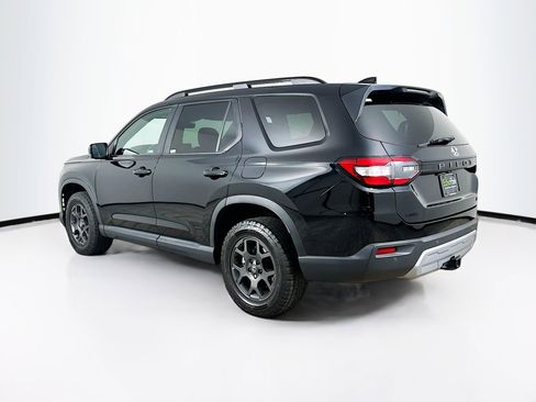 Used 2023 Honda Pilot TrailSport image 5