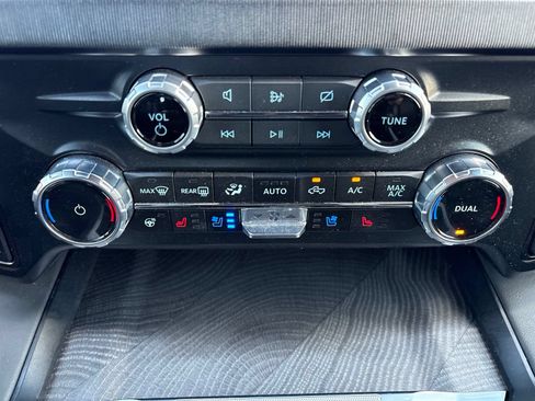 Used 2023 Ford F250 Platinum w/ FX4 Off-Road Package AWD/4WD image 30