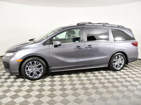 Certified 2025 Honda Odyssey Touring image 9