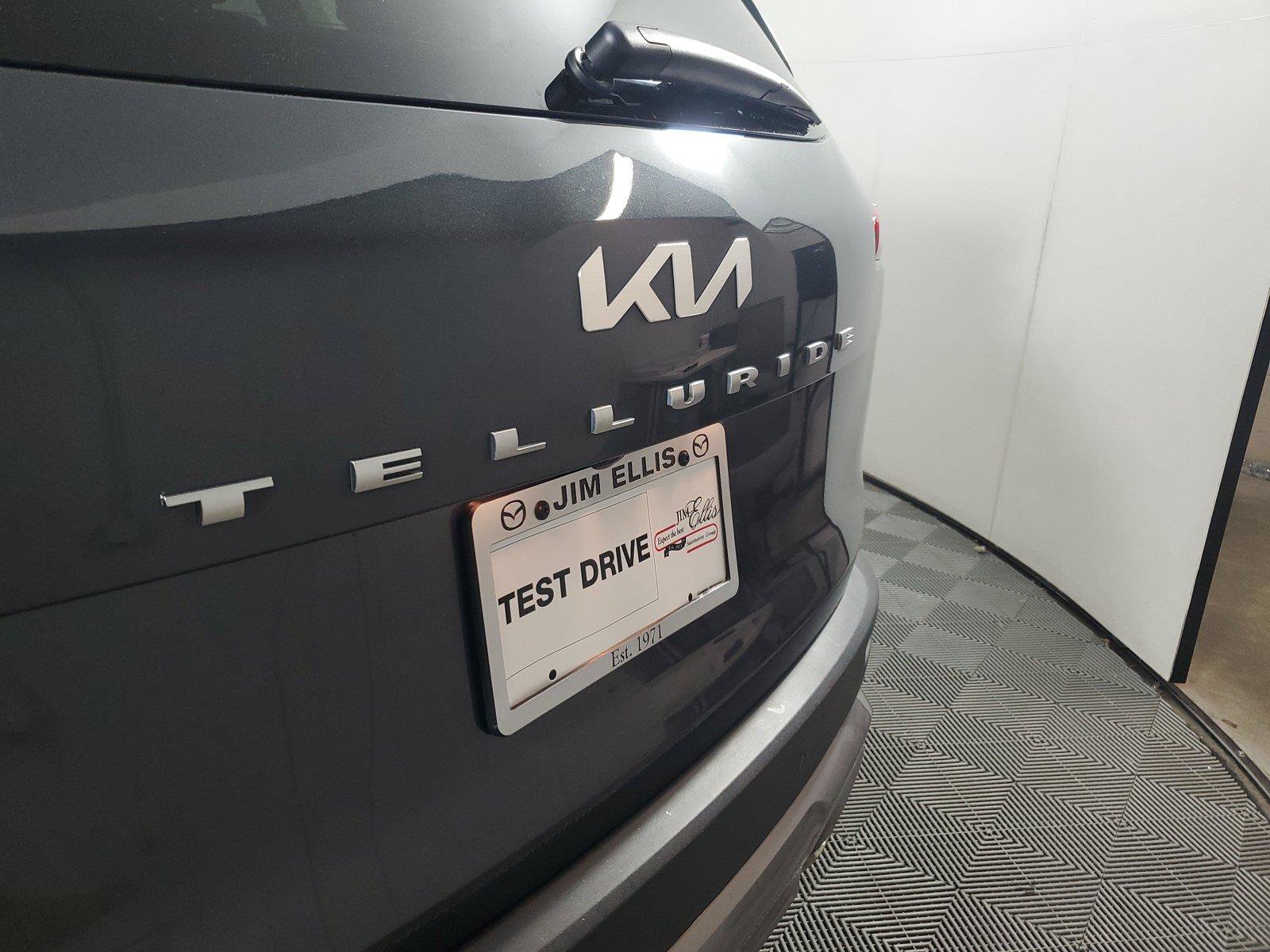 Used 2022 Kia Telluride EX w/ EX Premium Package FWD image 7