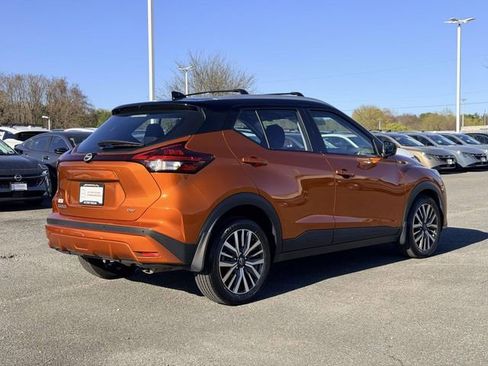 Used 2023 Nissan Kicks SV image 2