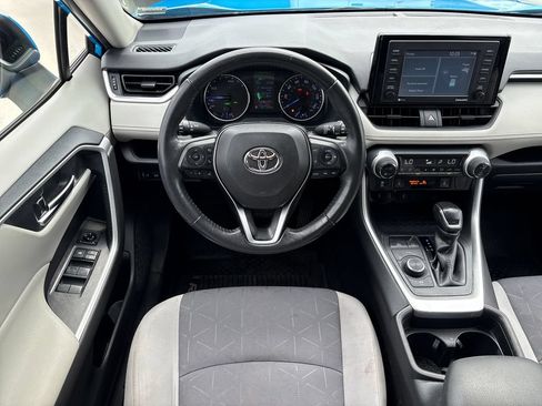Used 2020 Toyota RAV4 XLE w/ XLE Grade Weather Package AWD/4WD image 18