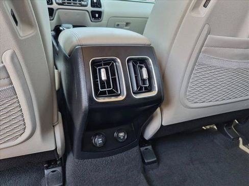 Used 2023 Kia Sorento S w/ Panoramic Sunroof Package AWD/4WD image 18