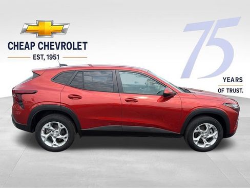 Used 2024 Chevrolet Trax LS w/ LS Convenience Package FWD image 6