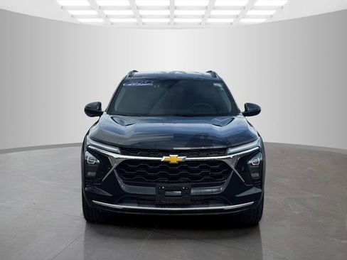 Used 2025 Chevrolet Trax LT image 2