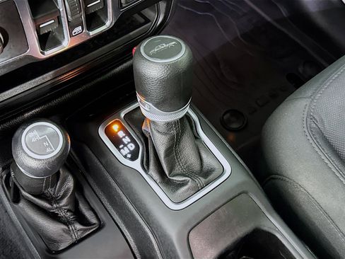 Used 2021 Jeep Gladiator Willys image 18