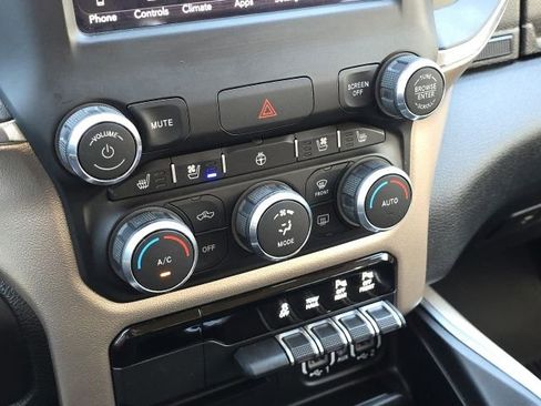 Used 2019 RAM 1500 Laramie AWD/4WD image 35