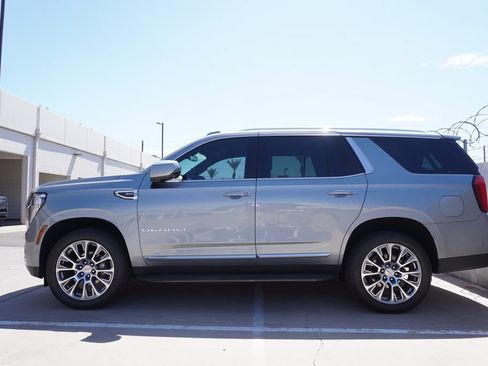 Certified 2025 GMC Yukon Denali AWD/4WD image 2