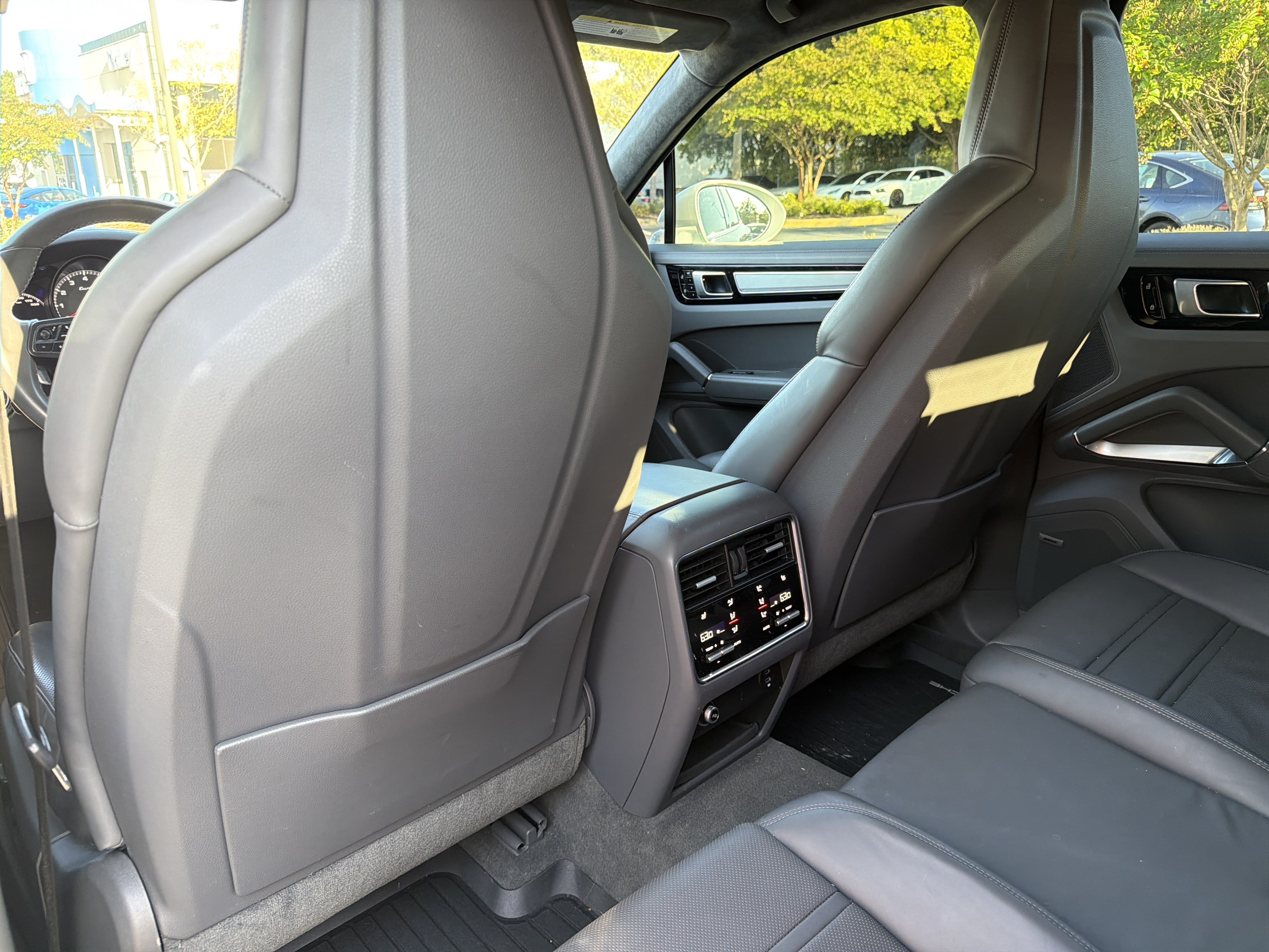 Used 2020 Porsche Cayenne Turbo AWD/4WD image 17