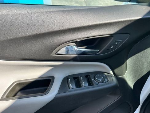 Used 2022 Chevrolet Equinox LS w/ LS Convenience Package image 7