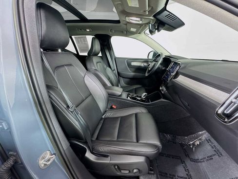 Used 2023 Volvo XC40 B4 Plus w/ Driver Assist Package image 27