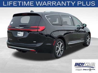 New 2026 Chrysler Pacifica Pinnacle w/ Trailer Tow Group