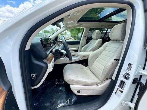 Used 2024 Mercedes-Benz GLS 580 4MATIC image 19