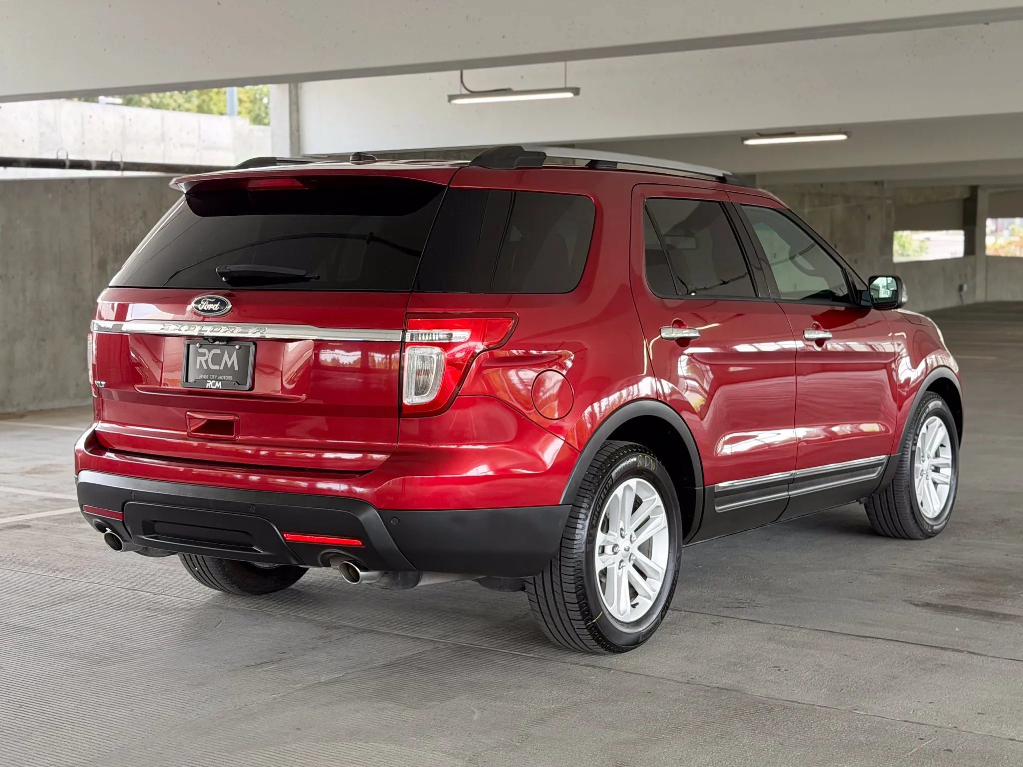 Used 2015 Ford Explorer XLT w/ Equipment Group 202B FWD image 5