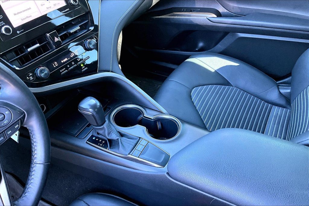 Used 2022 Toyota Camry SE w/ Carpet Mat Package (TMS) FWD image 11