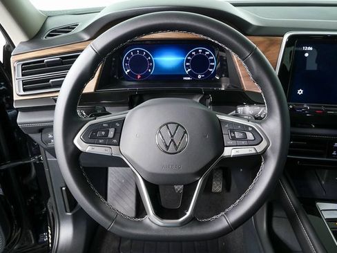 Certified 2025 Volkswagen Atlas SE w/ Panoramic Sunroof Package image 8