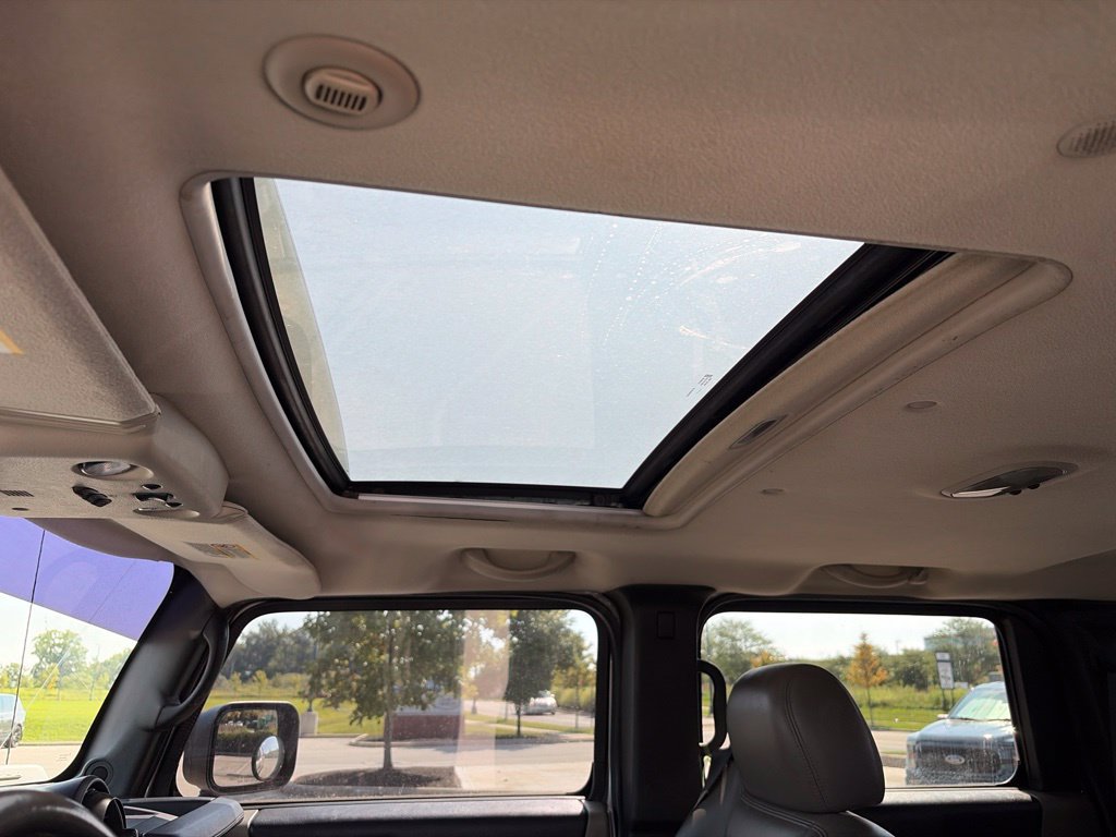 Used 2005 HUMMER H2 SUT w/ Preferred Equipment Group AWD/4WD image 21