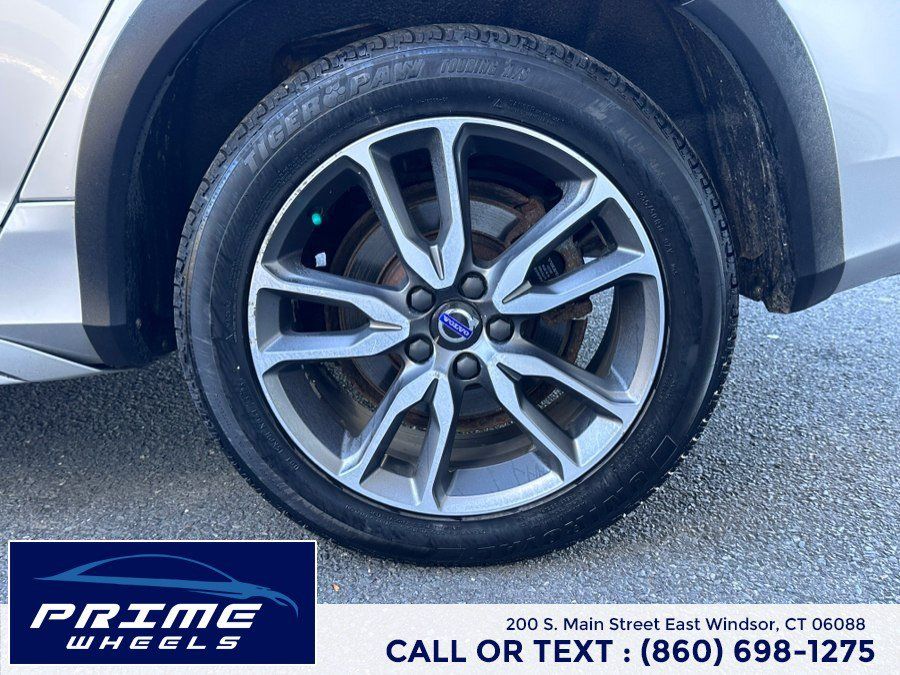 Used 2017 Volvo V60 T5 Cross Country Platinum w/ Climate Package AWD/4WD image 25