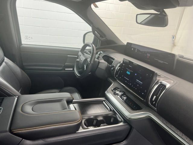 Used 2025 Ford Expedition Tremor AWD/4WD image 28