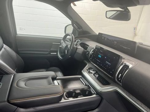 Used 2025 Ford Expedition Tremor AWD/4WD image 28