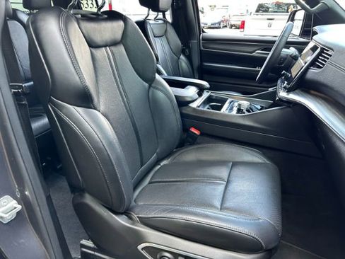 Used 2024 Jeep Wagoneer L Series II image 28