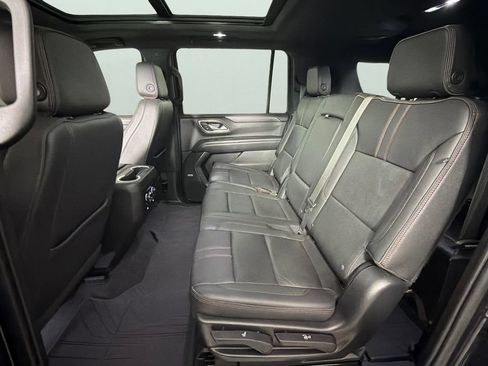 Used 2022 Chevrolet Suburban RST w/ Sport Performance Package RWD image 28