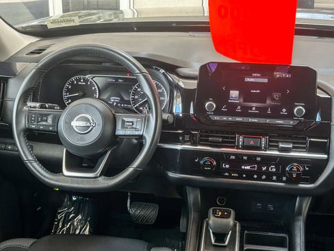 Used 2025 Nissan Pathfinder SV FWD image 12