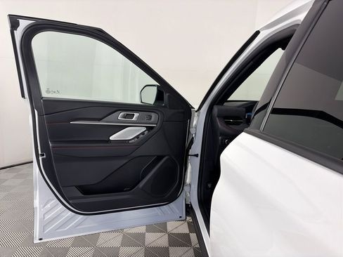 Certified 2025 Ford Explorer ST image 10