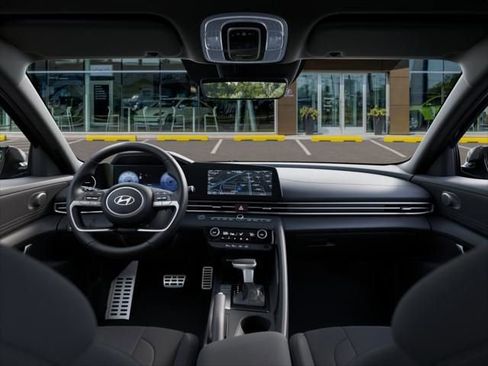 Used 2025 Hyundai Elantra SEL image 12