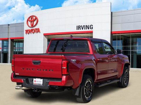 Used 2024 Toyota Tacoma TRD Sport w/ TRD Sport Upgrade Package image 4