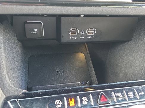 Used 2022 Jeep Wagoneer Series III RWD image 25